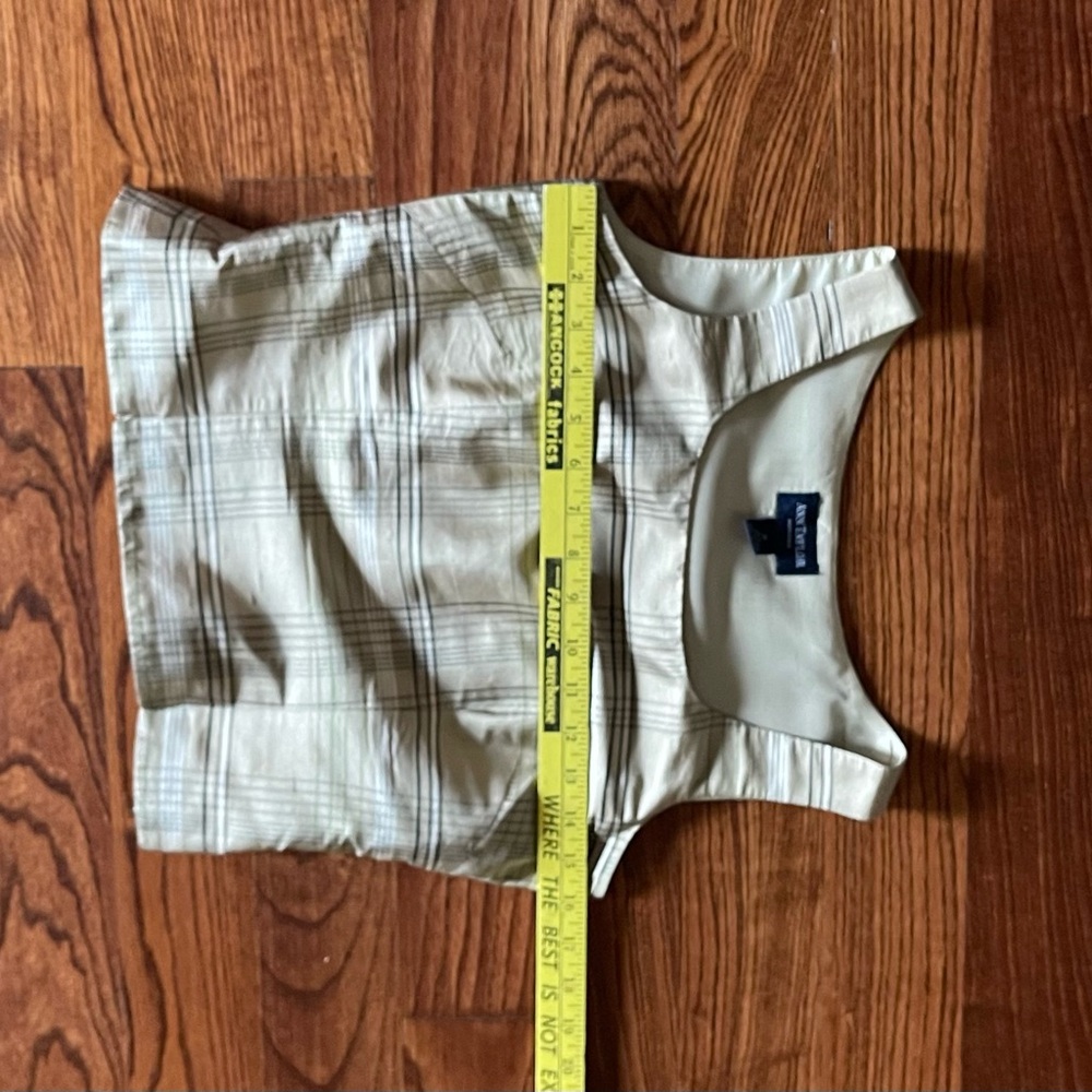 EUC Ann Taylor 100% Raw Silk Gold and Cream Fitted Sleeveless Crop Top - Picture 6 of 7